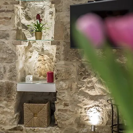 Apartman Lara *